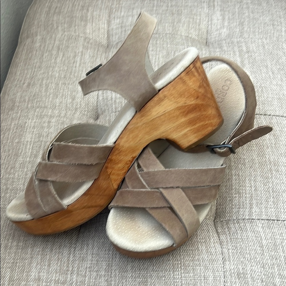 Stylish Women's Tan Sandals